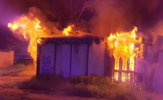 Осем бездомници изгоряха при пожар в Чехия