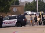 Мъж уби 8 и рани 7 в мол в Тексас, полицай го застреля
