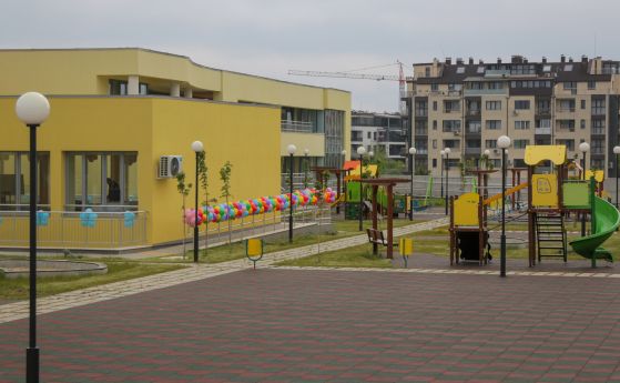 Фандъкова: Построихме близо 140 детски градини, осигуряваме терен за ново училище в Кръстова вада
