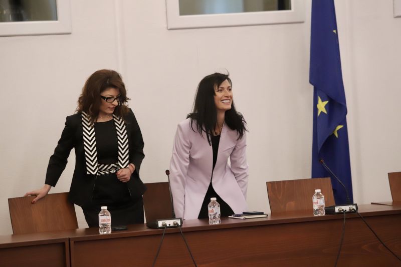 Десислава Атанасова и Мария Габриел