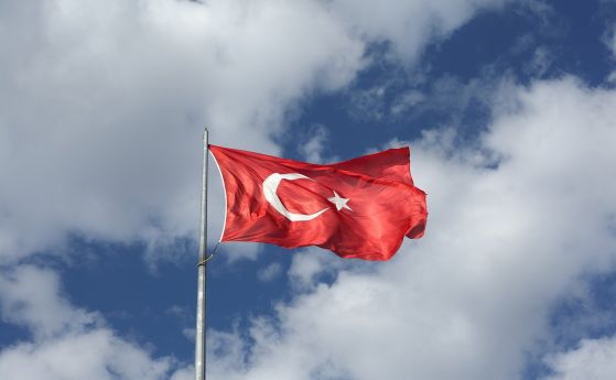 Половин процент не стигна на Ердоган да спечели на първи тур вота в Турция