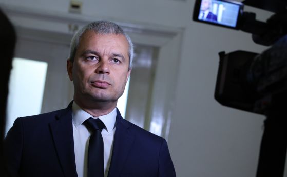 Костадин Костадинов в кулоарите на парламента