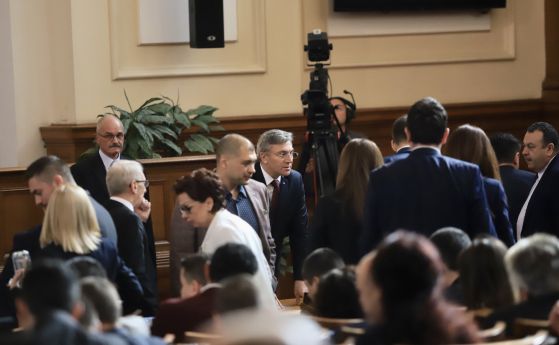 Шефовете на комисиите все пак ще чакат редовен кабинет
