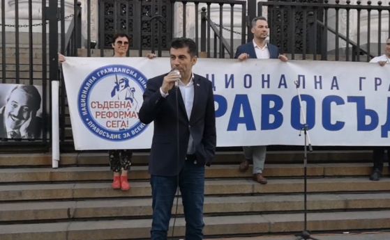 Кирил Петков също се включи в шествието