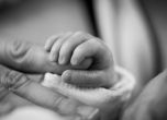 Изписаха бебето на починалата родилка в Русе