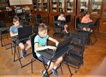 Децата от българското училище в Букурещ получиха лаптопи