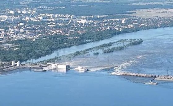Руснаците взривиха стената на язовира Нова Каховка, над 80 населени места ще бъдат залети от водата