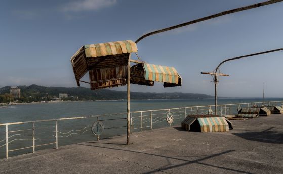 Сводка на войната: Хотелите в Крим са празни. На море - в Абхазия, но внимателно с банските