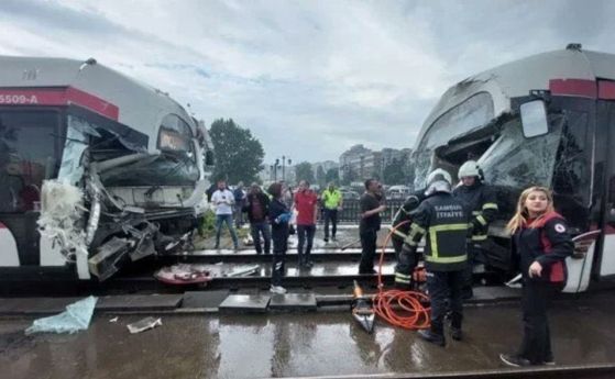 26 ранени при трамвайна катастрофа в Турция