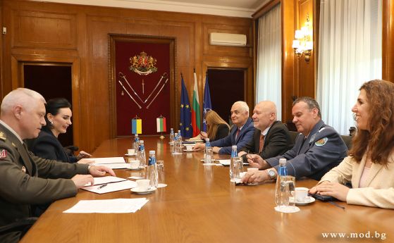 Военният министър обсъди с посланичката на Украйна възможностите за оказване на военно-техническа помощ