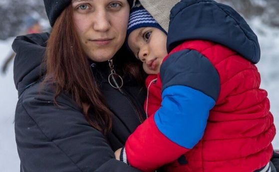 Катерина бяга от дома си в Южна Украйна със семейството си през март 2022 г. Страхува се за близките си, включително сестра си и дядо си, които са останали в Украйна.