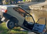 ''Лада'' на ръба. Втори инцидент с кола в напоителния канал ''Паша арк'' в Пазарджик