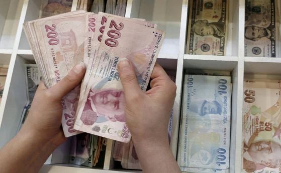 Турската лира пада още, централната банка удвои основния лихвен процент
