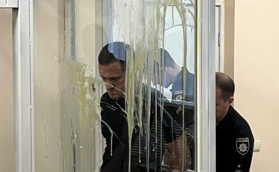 Яйца в съдебната зала. Доживотен затвор за измяна получи бившият окръжен прокурор на Николаев