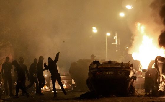 Опасения за нови бунтове: Франция разполага 40 000 полицаи в цялата страна заради протестите