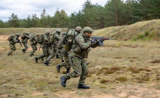 Бойни машини и военни хеликоптери: Учение на полигон Ново село до края на годината