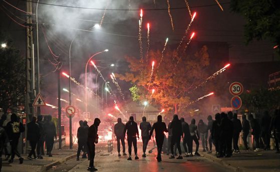 Протестиращи във Франция блъснаха кола в дома на кмет на парижко предградие, има ранени (обновена)