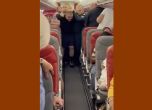Самолет кацна аварийно в София, след като пиян пътник опита да отвори вратата във въздуха, за да слезе (видео)