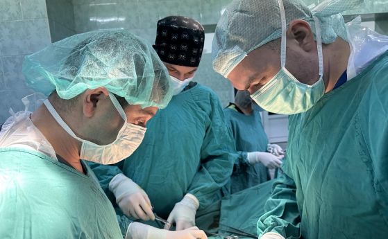 Съвместна операция на лекари от две болници върна нормалния живот на възрастна жена