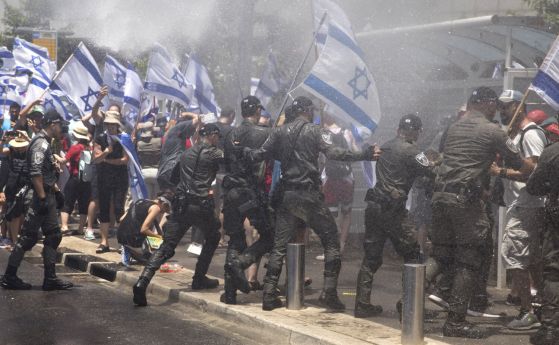 Полиция удържа протестиращи в Израел