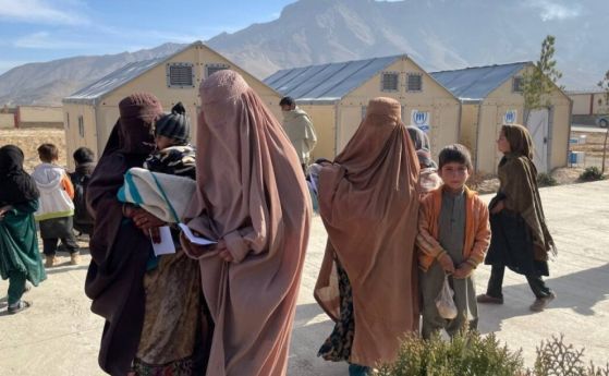 Афганистанки протестират срещу затварянето на фризьорските и козметични студия
