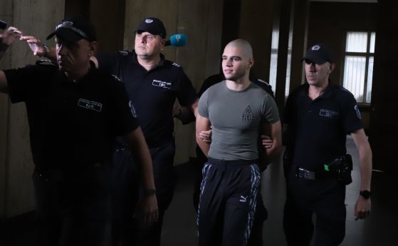 Васил Михайлов издълбал свастика в килията си. Ударил един от задържаните