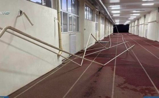 Метални тръби се срутиха в спортна зала във Враца по време на тренировка