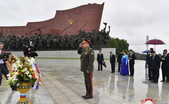 Другарят Ким Чен Ун показа на др. Шойгу оръжията, с които разполага Северна Корея