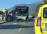 Аварирал автобус затрудни движението по бул. ''Александър Малинов'' в София