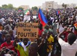 Западна Африка наложи санкции и заплаши със сила Нигер, поддръжници на хунтата нападнаха френското посолство