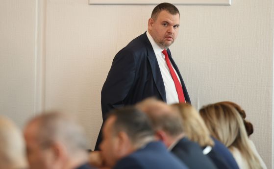 Пеевски съобщи, че (не)коалицията вече преправя конституционния проект