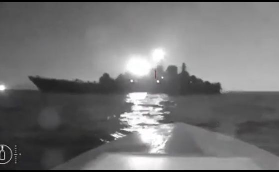 Дрон по лунната пътека. Украинците пробиха десантен кораб на Русия в Новоросийския залив