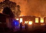Президентът на Украйна публикува тази снимка на горящия център.