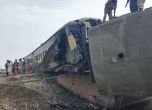 Поне 30 души загинаха, стотина са ранени в Пакистан, след като влак излезе от релсите