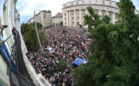 На 31 юли пред Съдебната палата в София имаше имаше голям протест в подкрепа на Дебора