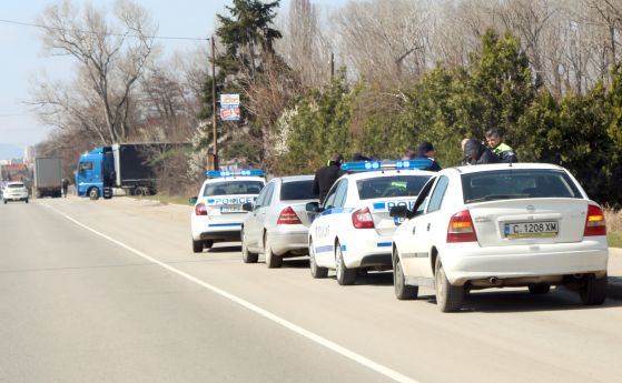 Километрично задръстване на ''Тракия'' преди Пловдив заради обърнал се камион