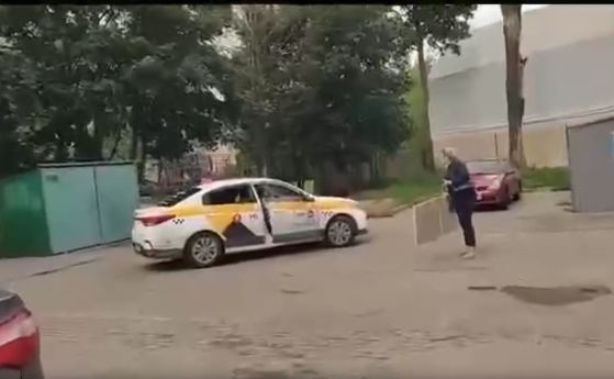 Мародери край завода. Московчанка отиде с такси да си вземе мрежа за комари след взрива в Сергиев посад