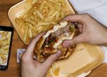 10 000 души са готови да сменят името си на верига за бързо хранене за безплатни сандвичи до живот