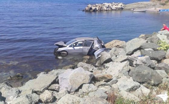 Плодивчанин падна с колата си в морето край Лозенец