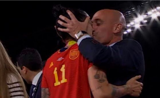 След скандала с целувката: Испанските футболистки обявиха бойкот на националния тим
