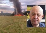 Евгений Пригожин (на малката снимка) на фона на горящия му паднал самолет.