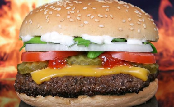 Съдят Бъргър Кинг: Whopper-ът изглеждал голям, а бил малък