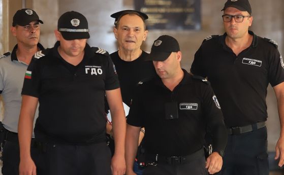 Божков и в ареста с охрана. Семейството му също ще бъде пазено