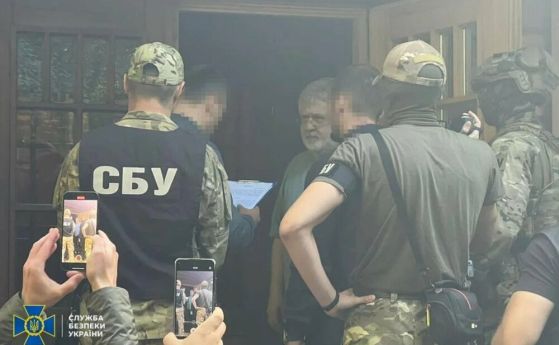 Украйна разследва олигарха Коломойски, който направи от Зеленски президент
