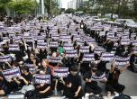 Хиляди учители протестират пред парламента на Южна Корея с искане за защита правата им срещу тормоза на властните родители.