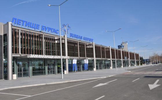 Мъж чул тиктакане от раница на жена, търсят я на летището в Бургас