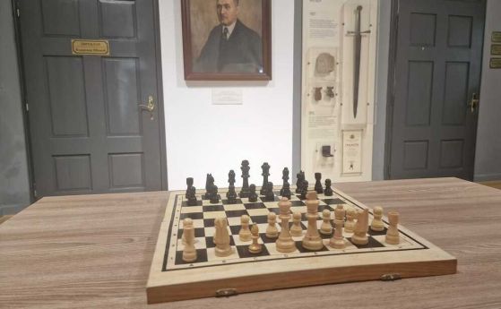 Музей показва първата шахматна дъска на Нургюл Салимова