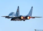 МиГ-29 поздрави курсантите в Долна Митрополия (снимки)