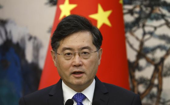 Китайки външен министър е отстранен заради извънбрачна афера