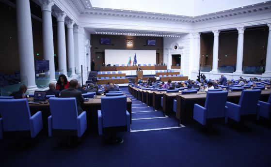 Парламентът гласува да отпадне дерогацията за внос на руски петрол